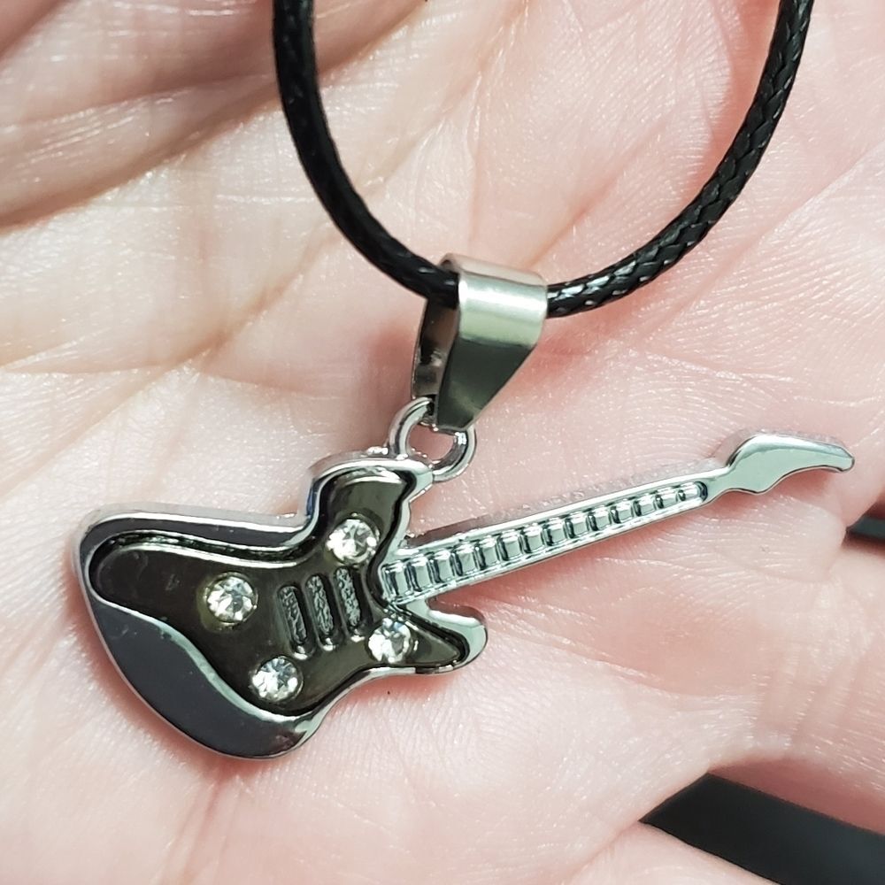 Silver tone guitar pendant necklace 18-20"